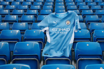 Con una dedica a Kun Agüero, è così il nuovo Home Kit del City 21/22